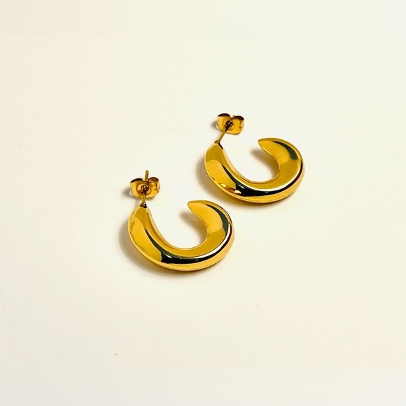 Tas Jewelry Jewelry - Half moon hoops, stainless steel 18k gold plated